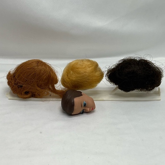 VINTAGE 1958 BARBIE MOLDED HAIR HEAD W/ BLOND, RED HEAD, BRUNETTE WIGS, ORIGINAL - Picture 1 of 6